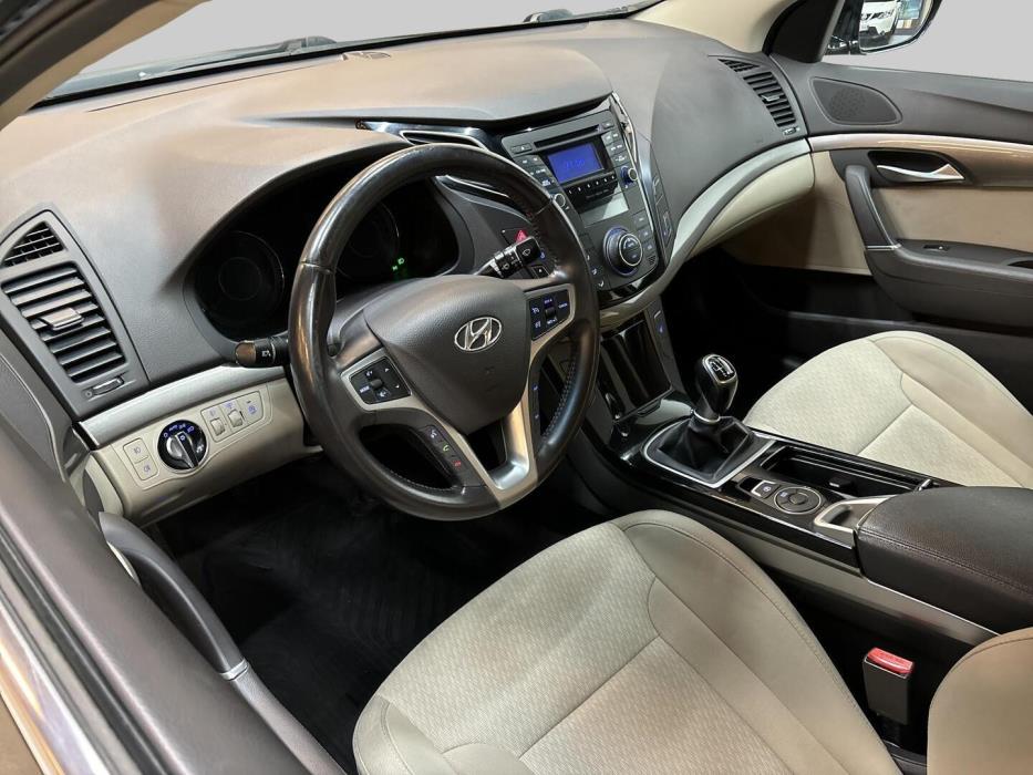 HYUNDAI i40 Sedan 2013