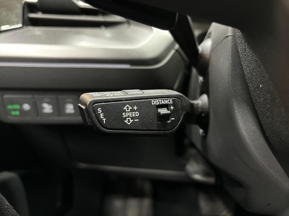 AUDI Q4 e-tron 2021