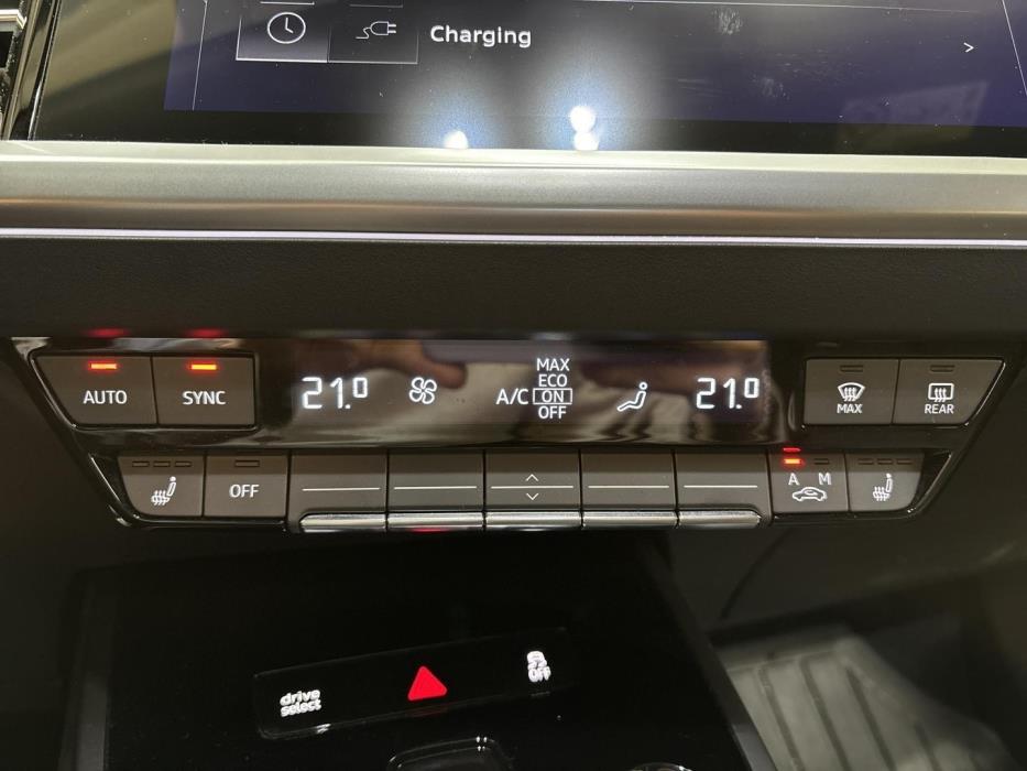 AUDI Q4 e-tron 2021
