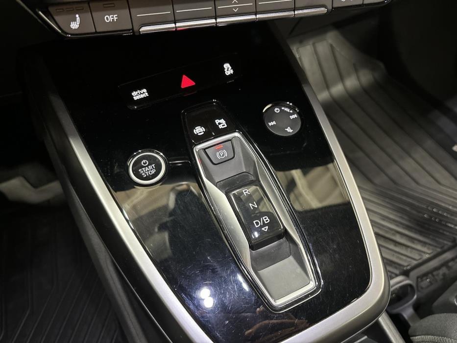 AUDI Q4 e-tron 2021