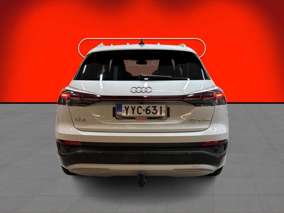 AUDI Q4 e-tron 2021