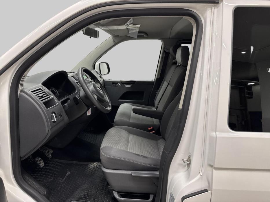 VOLKSWAGEN Caravelle 2012