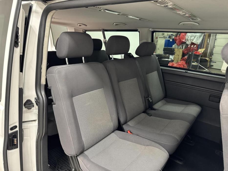 VOLKSWAGEN Caravelle 2012