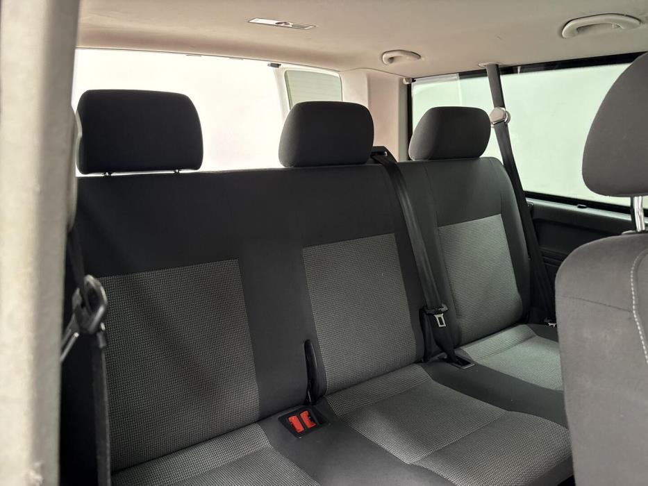 VOLKSWAGEN Caravelle 2012