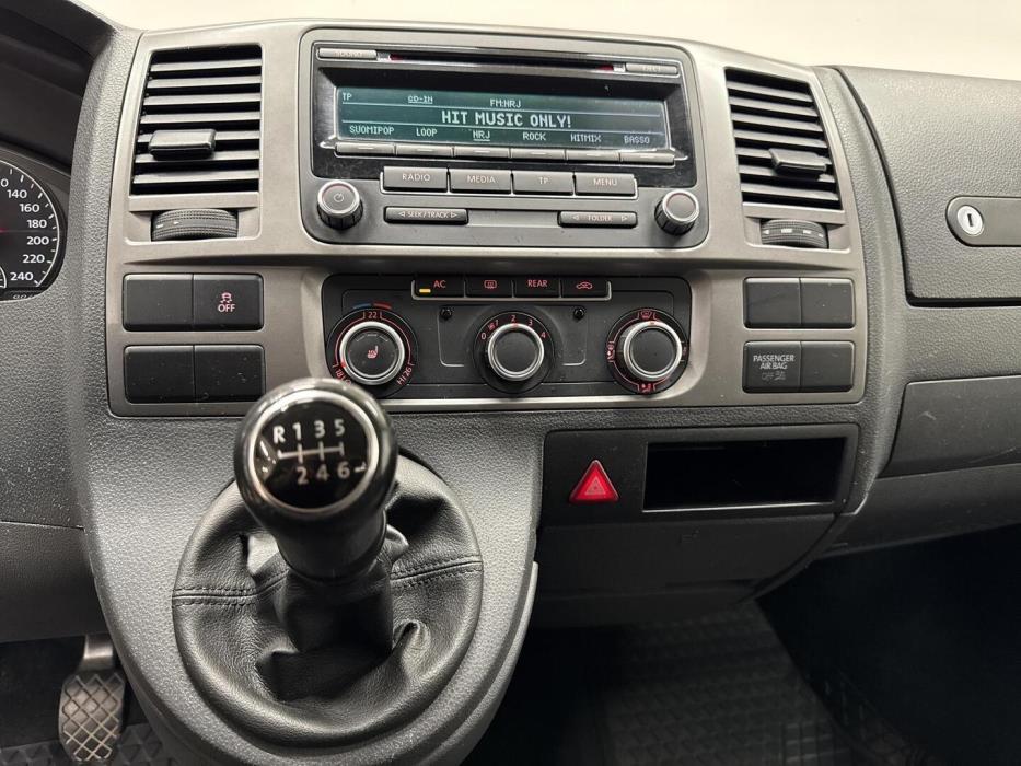 VOLKSWAGEN Caravelle 2012