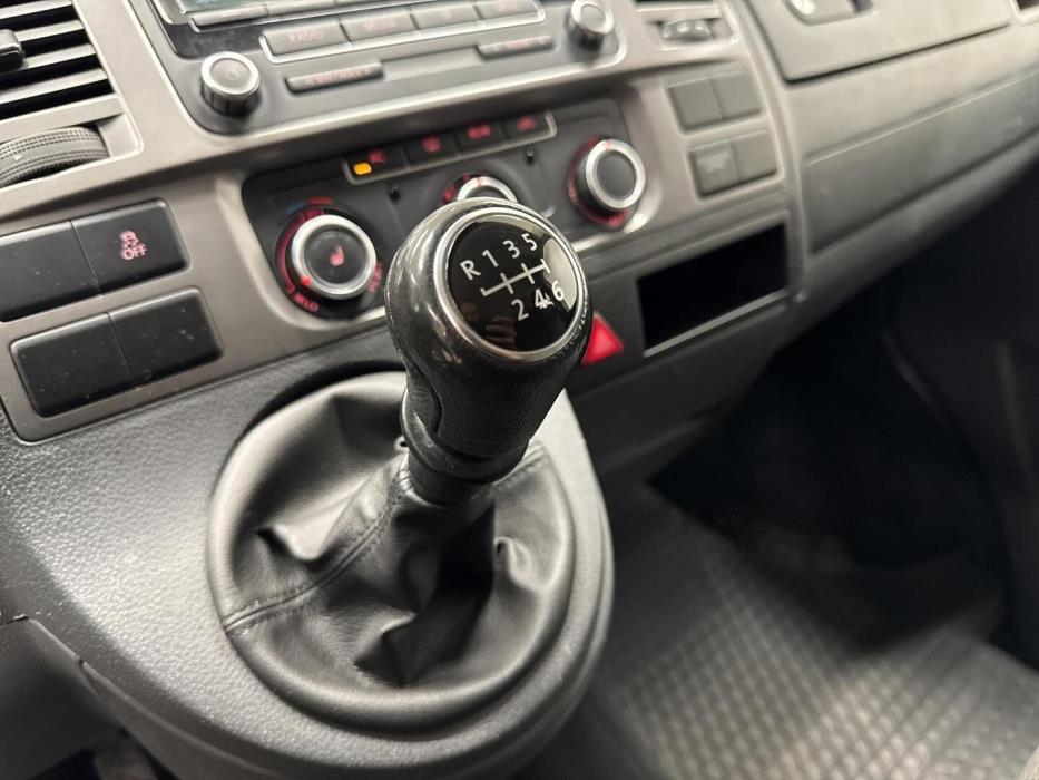 VOLKSWAGEN Caravelle 2012