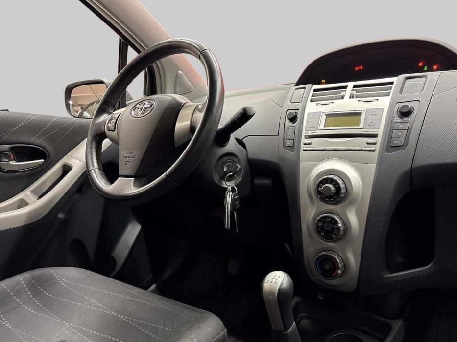 TOYOTA Yaris 2008