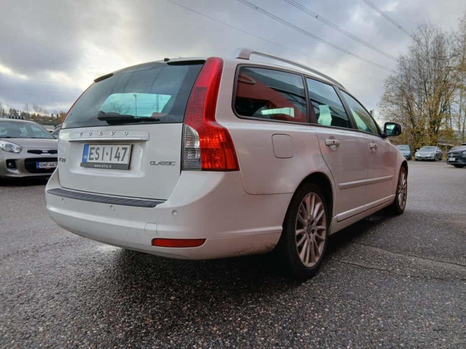 VOLVO V50 2011