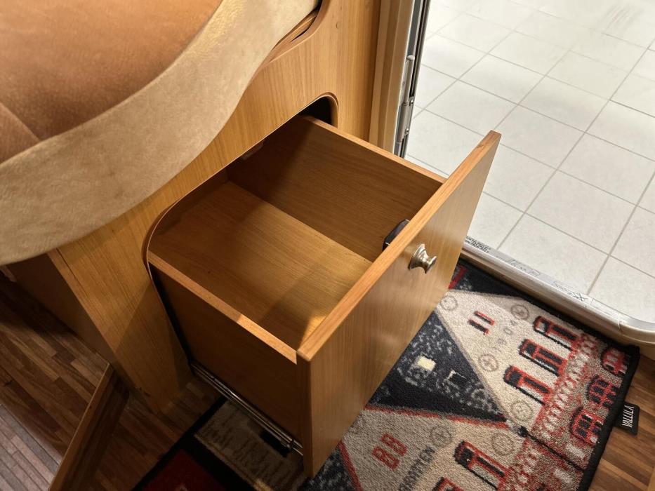 BÜRSTNER NEXXO T 687 2010