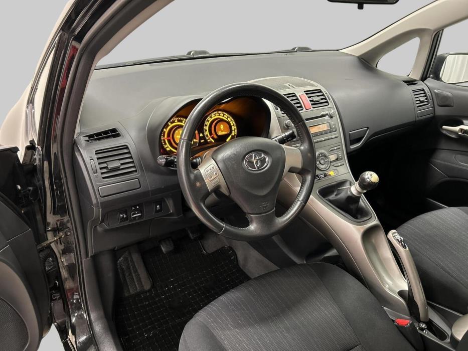 TOYOTA Auris 2009