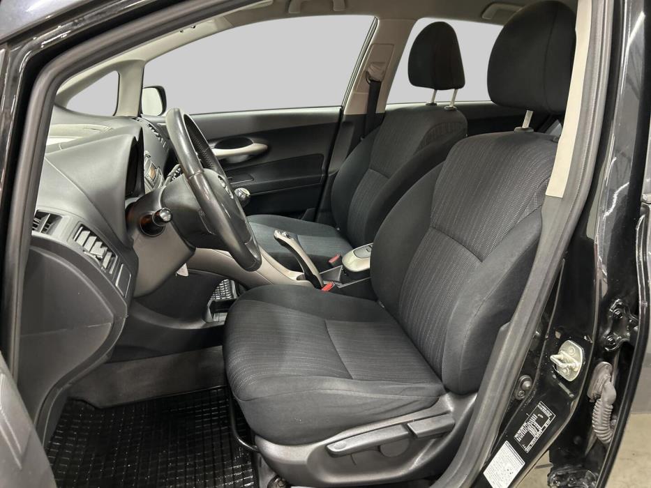 TOYOTA Auris 2009