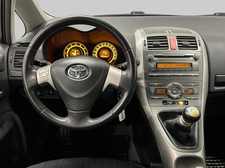 TOYOTA Auris 2009