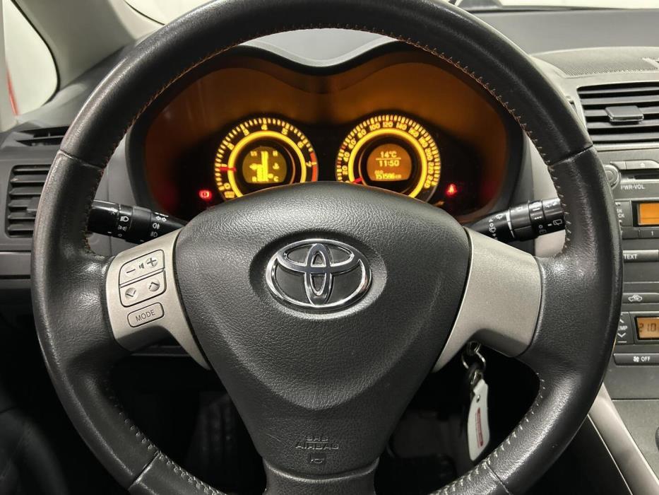 TOYOTA Auris 2009