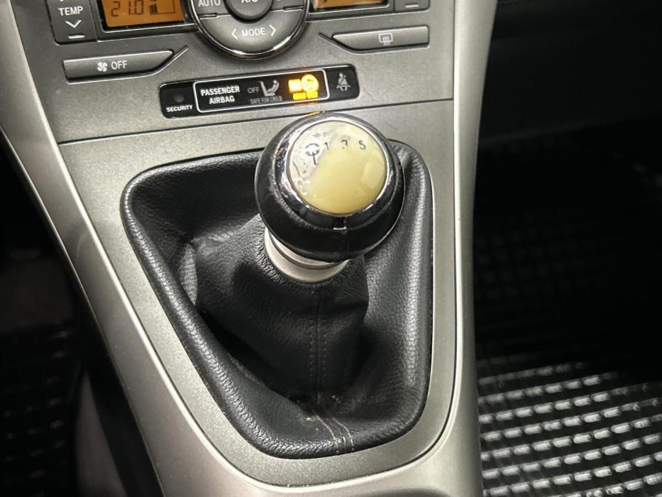 TOYOTA Auris 2009
