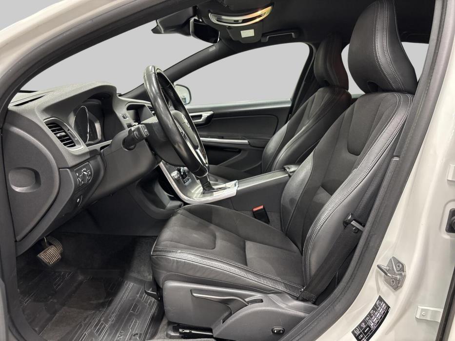 VOLVO V60 2017