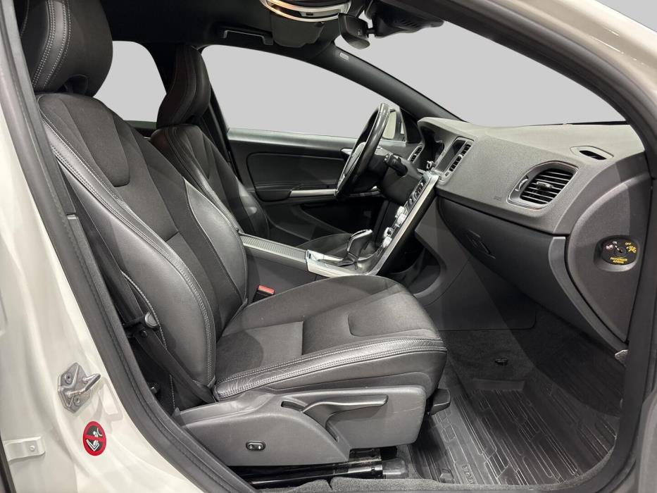 VOLVO V60 2017