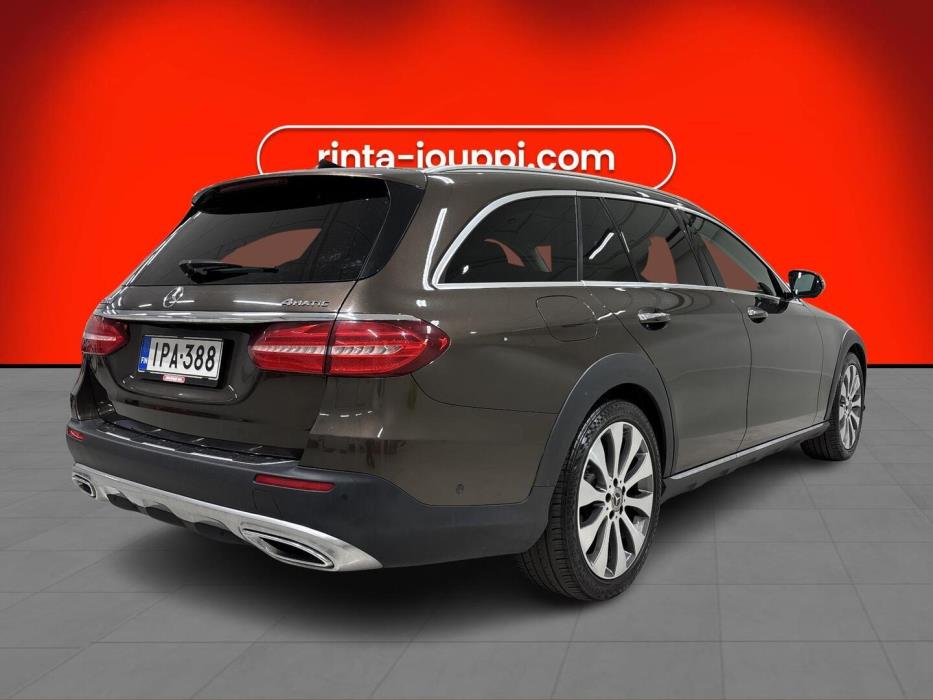 MERCEDES-BENZ E 2017