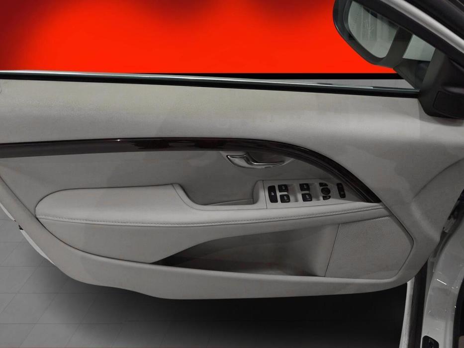 VOLVO V70 2013