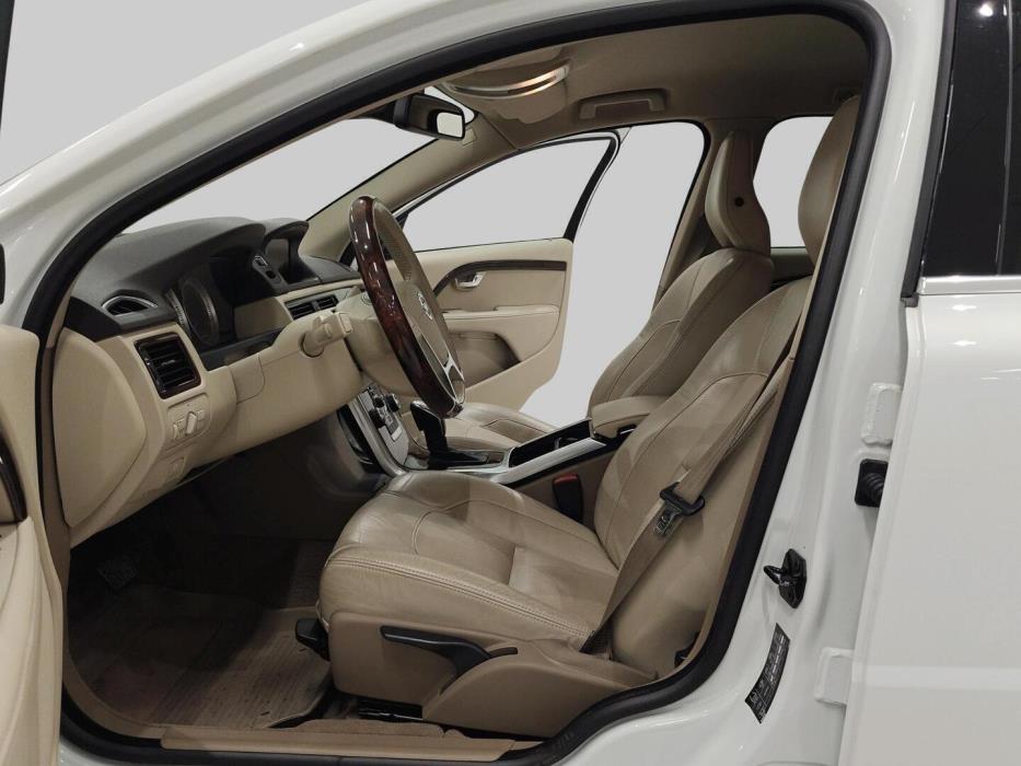VOLVO V70 2013