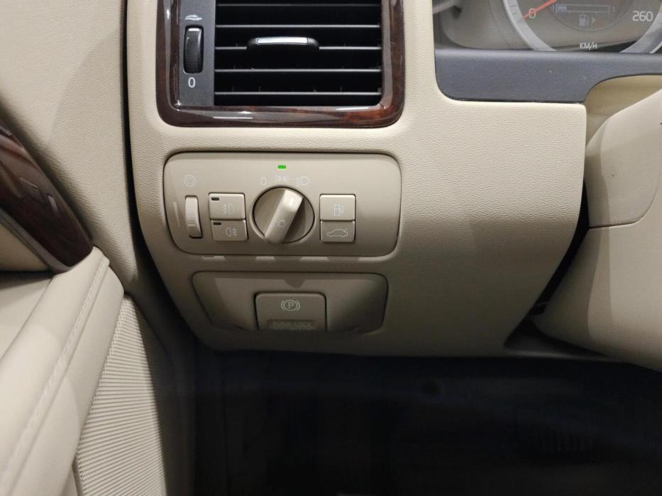 VOLVO V70 2013