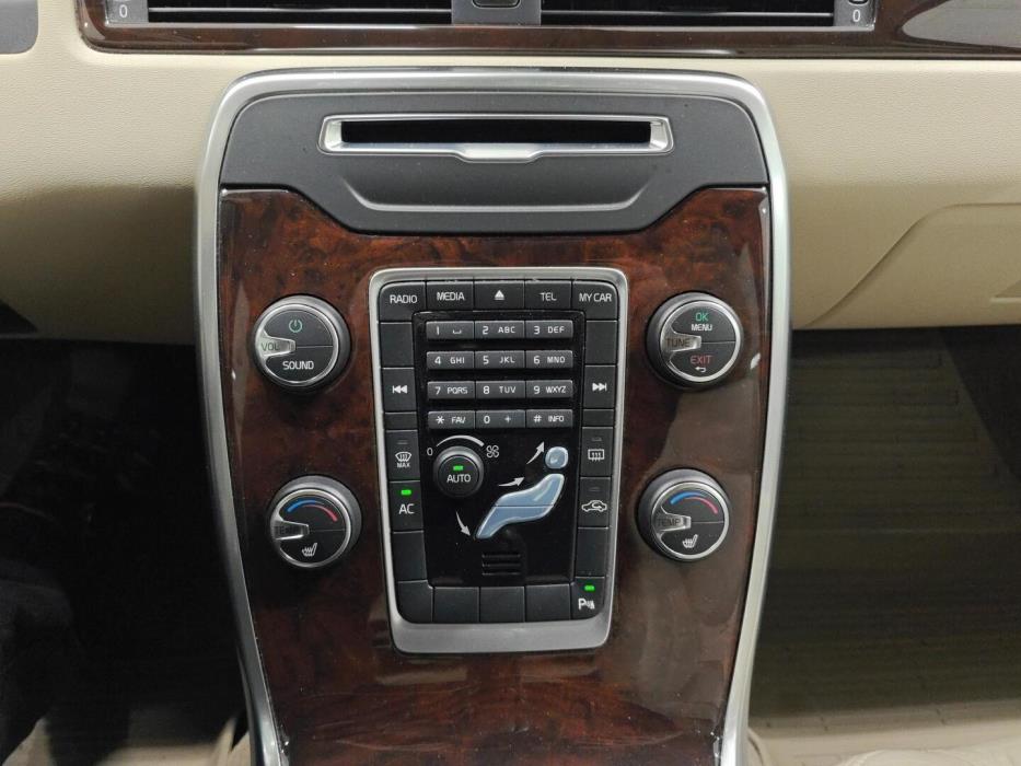 VOLVO V70 2013