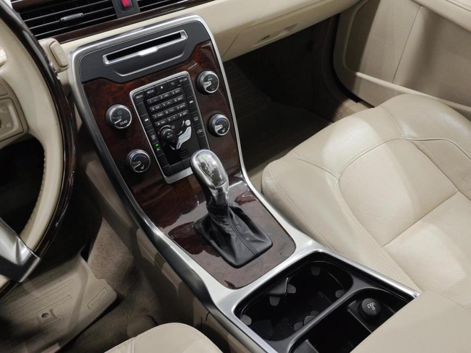 VOLVO V70 2013