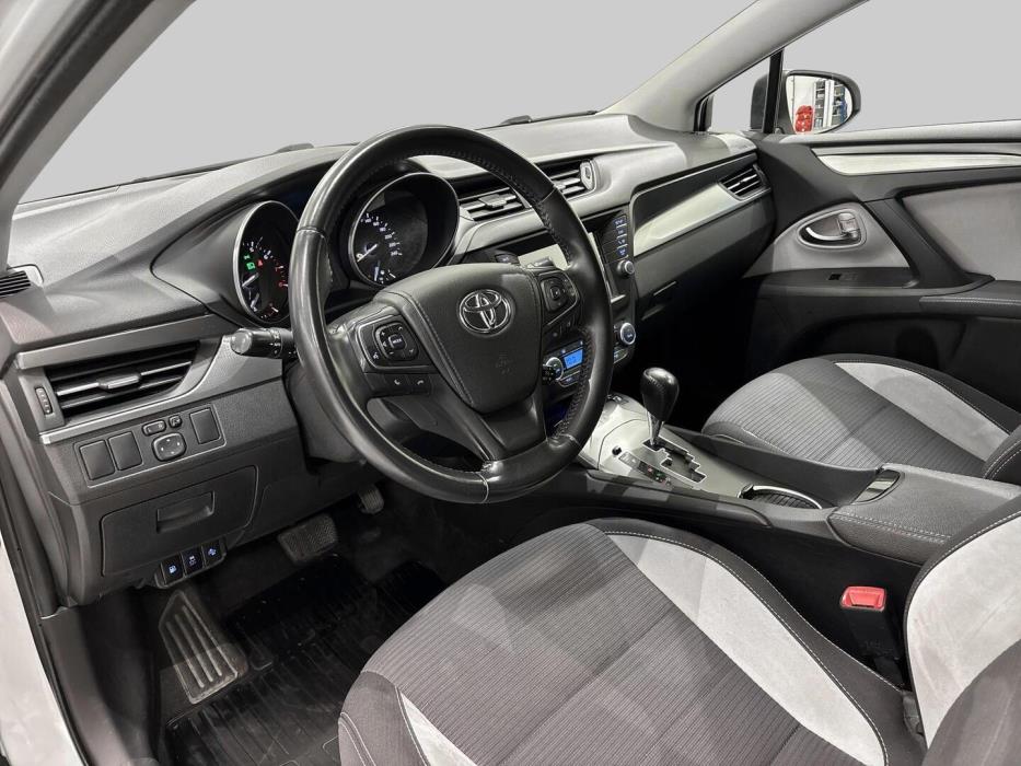 TOYOTA Avensis 2016