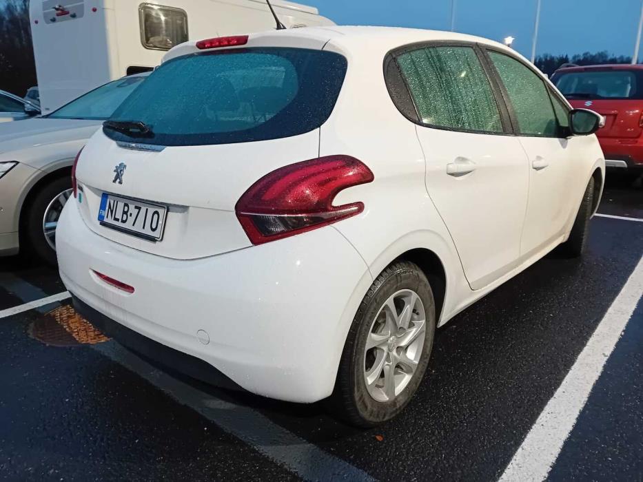 PEUGEOT 208 2018