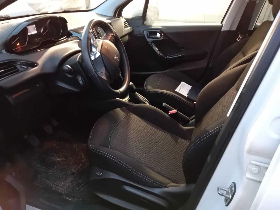 PEUGEOT 208 2018