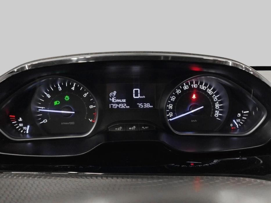 PEUGEOT 2008 2015