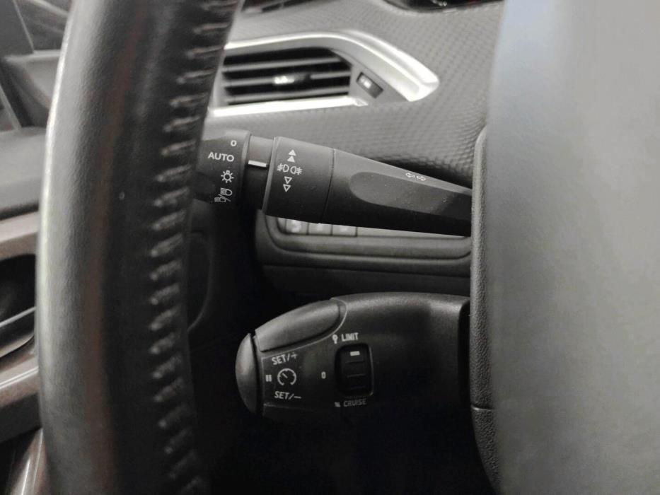PEUGEOT 2008 2015