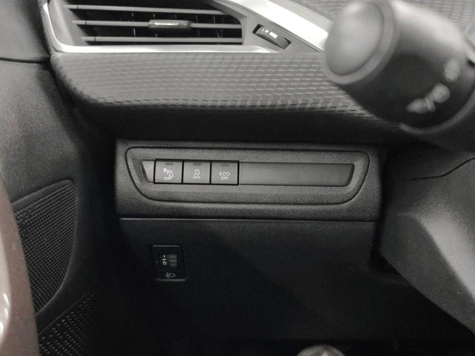 PEUGEOT 2008 2015