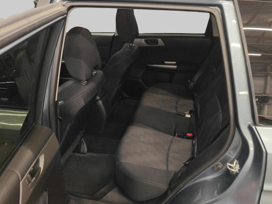 SUBARU Forester 2010