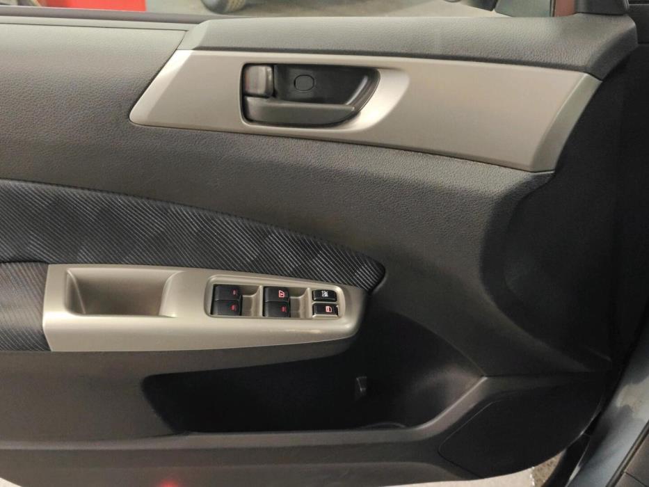 SUBARU Forester 2010