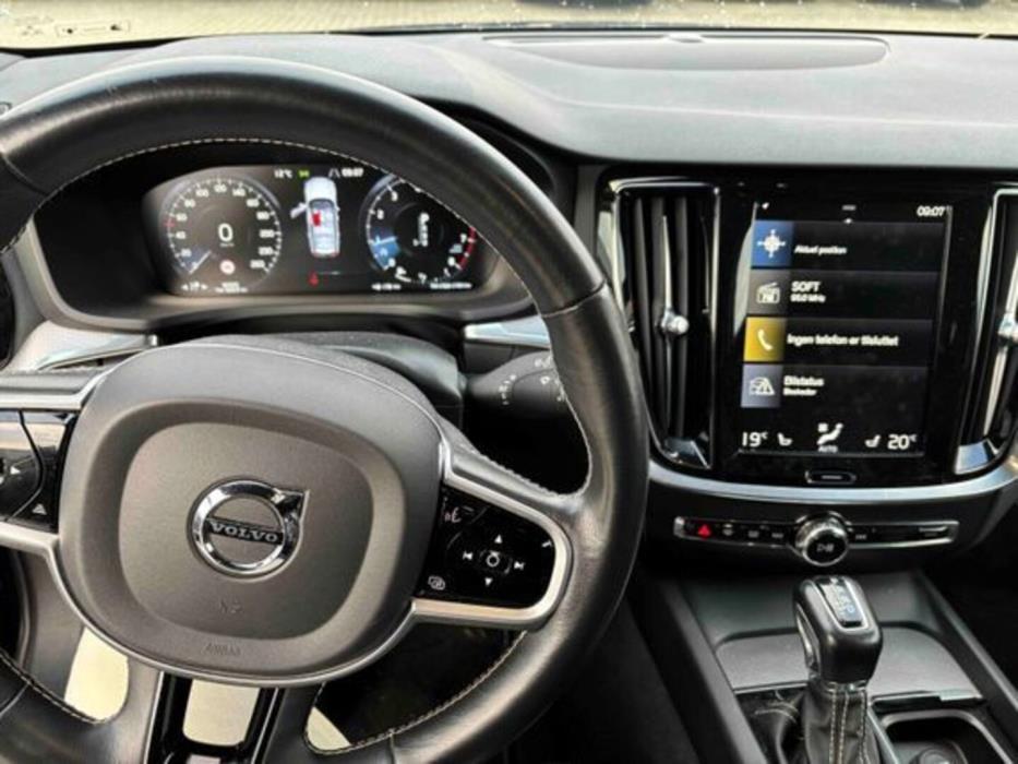 VOLVO V60 2020