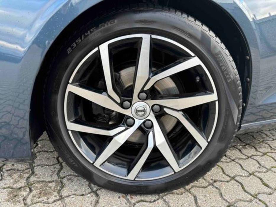 VOLVO V60 2020