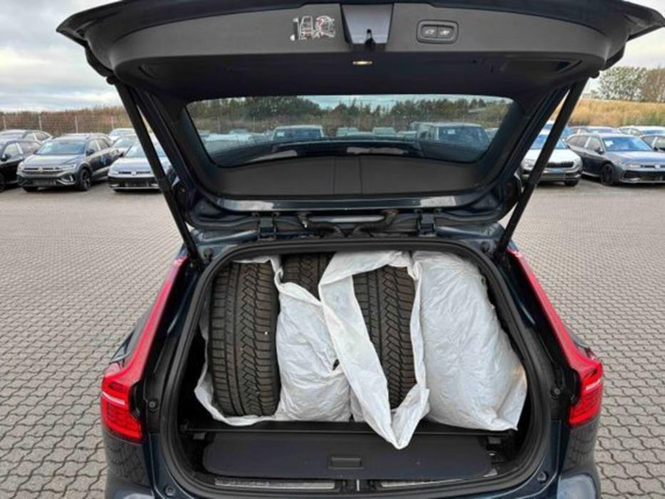VOLVO V60 2020