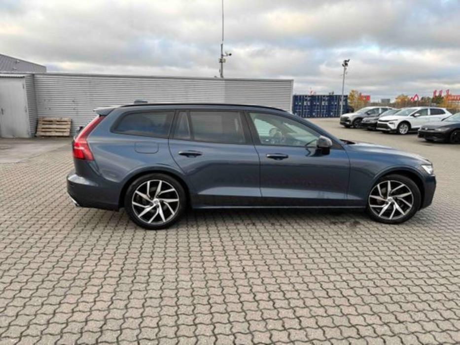 VOLVO V60 2020