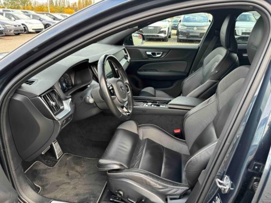 VOLVO V60 2020
