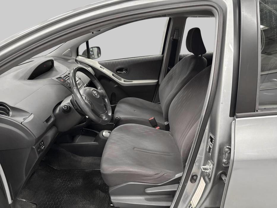 TOYOTA Yaris 2009