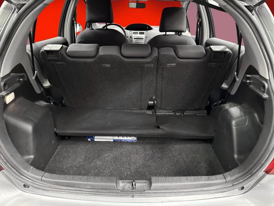 TOYOTA Yaris 2009