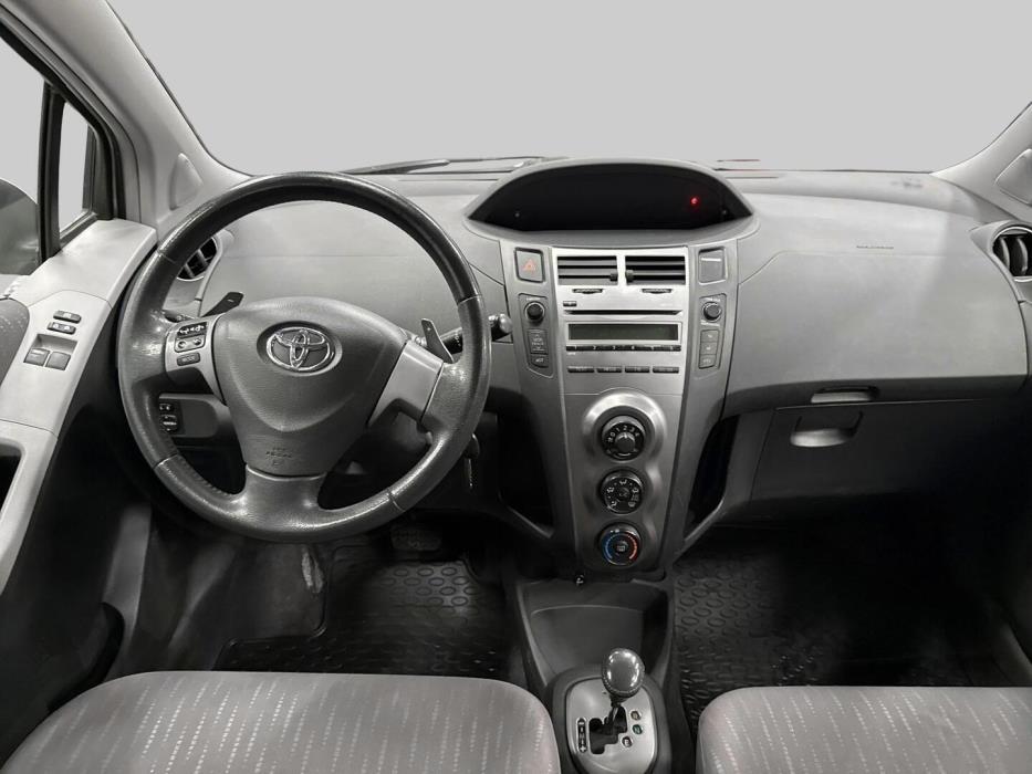 TOYOTA Yaris 2009