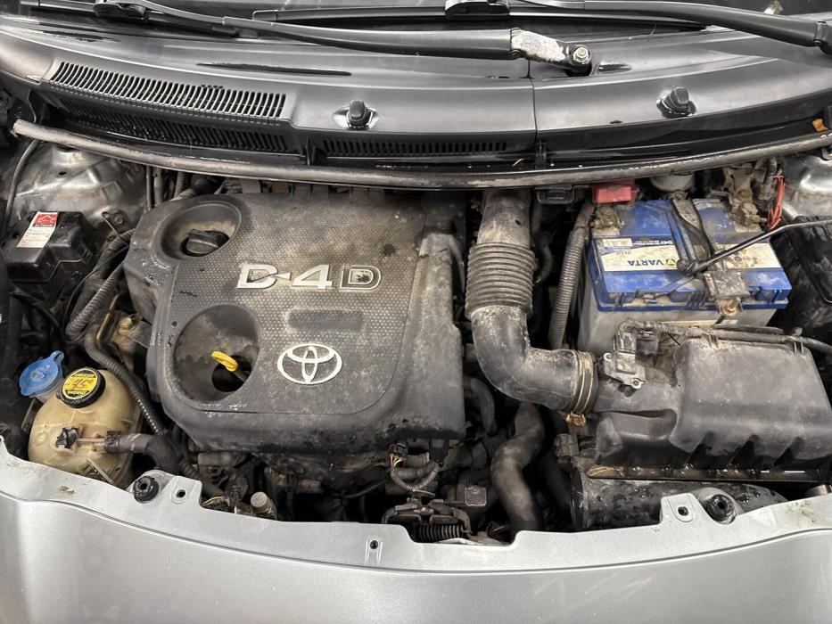 TOYOTA Yaris 2009