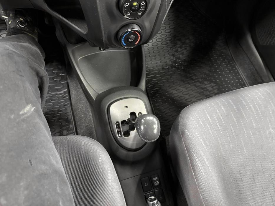 TOYOTA Yaris 2009