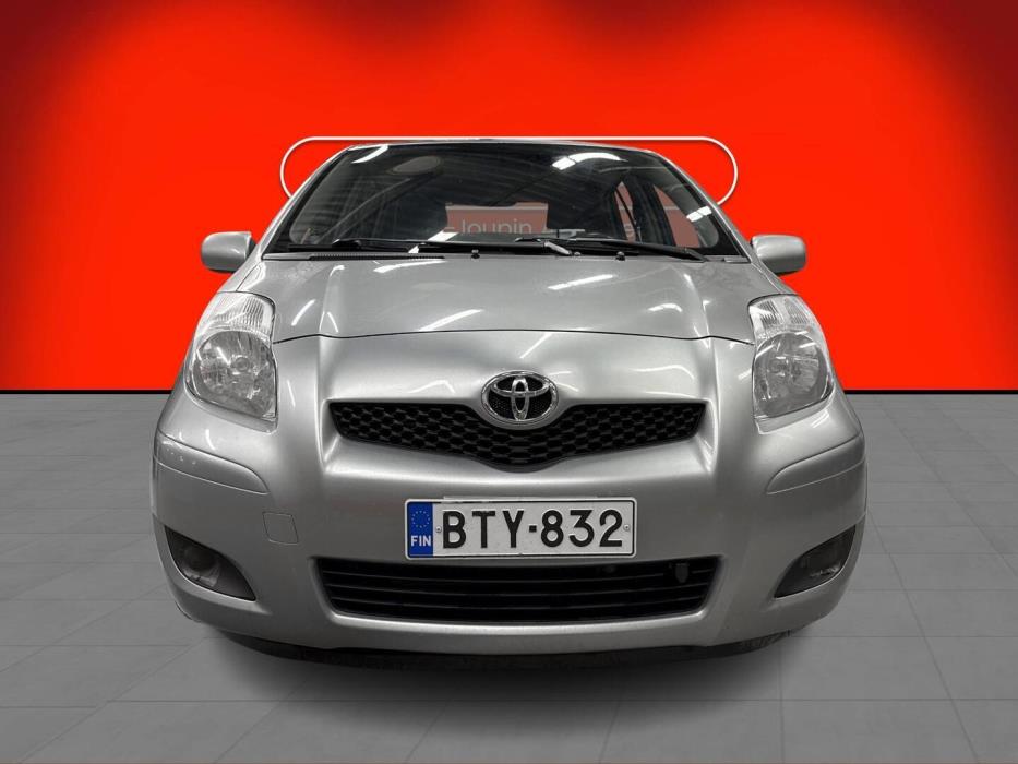 TOYOTA Yaris 2009