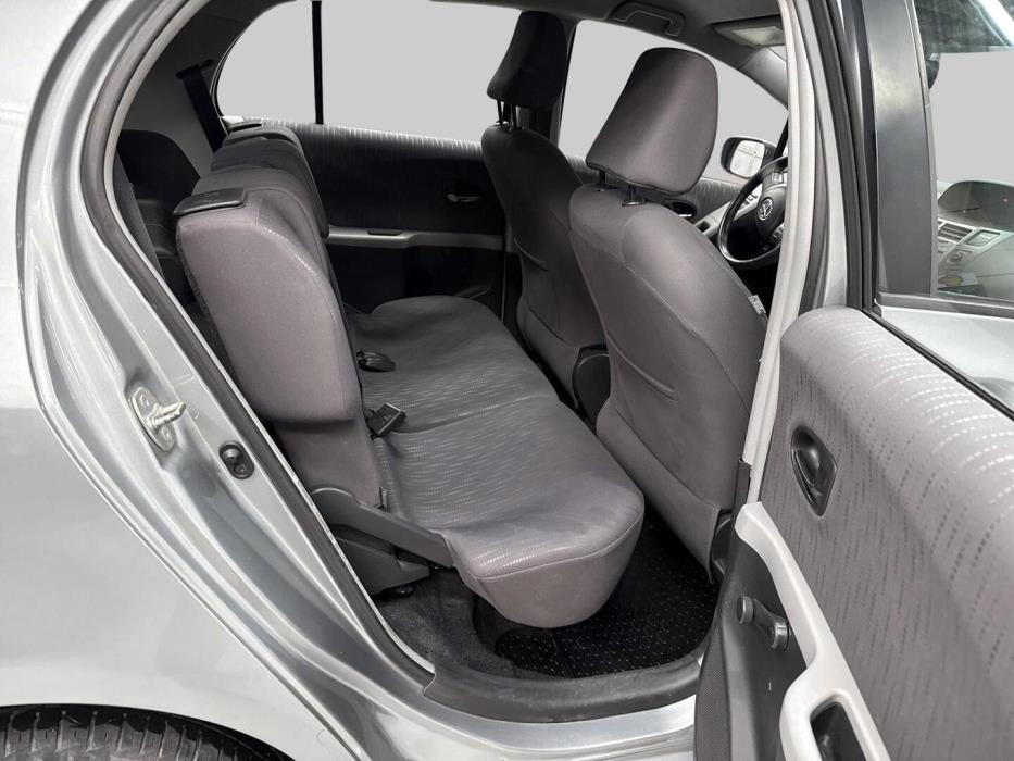 TOYOTA Yaris 2009