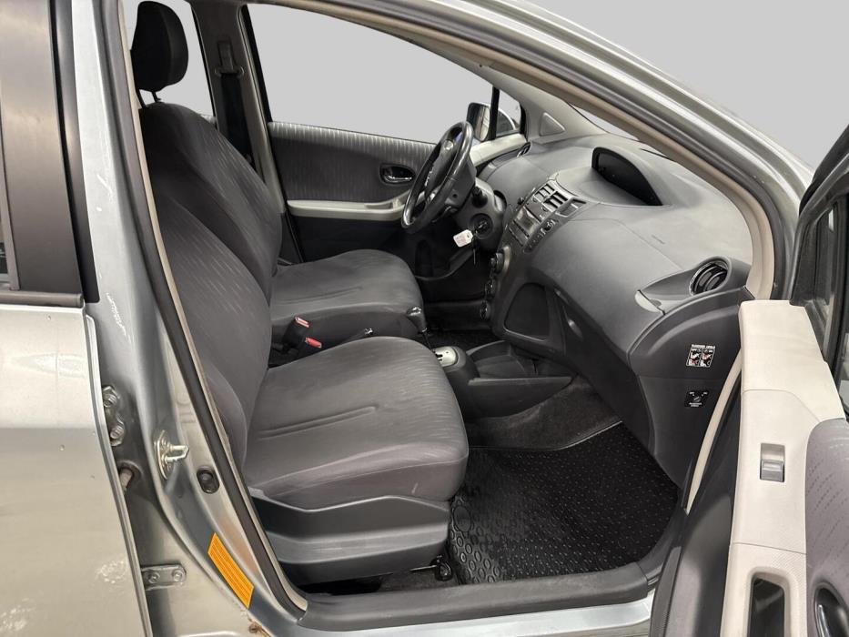 TOYOTA Yaris 2009