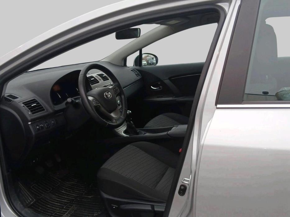 TOYOTA Avensis 2011