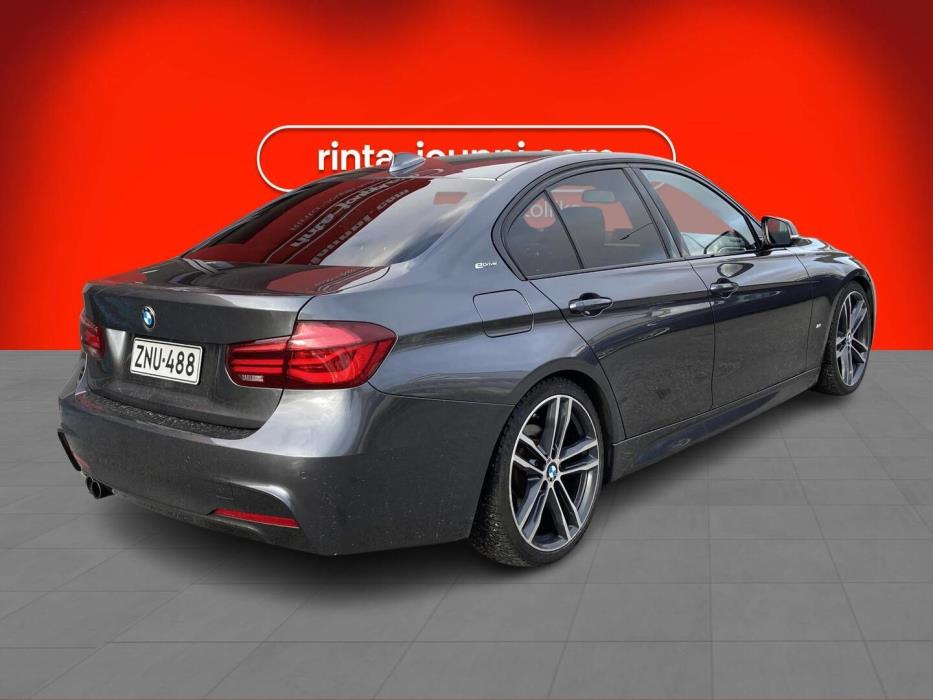 BMW 330 2018