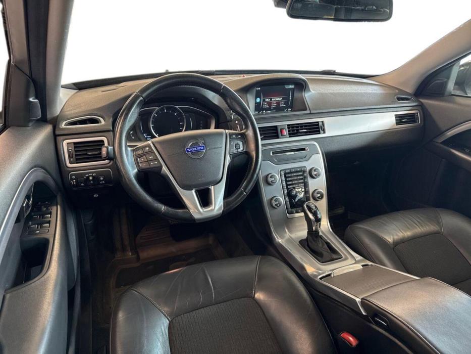 VOLVO V70 2016